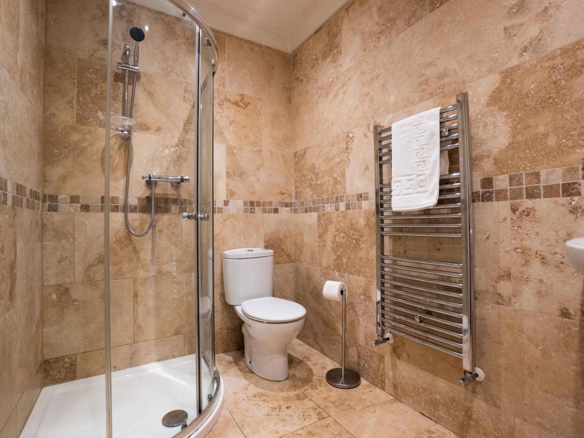 Pass the Keys Stones Throw Apartment, South Cliff, Scarborough - Housity