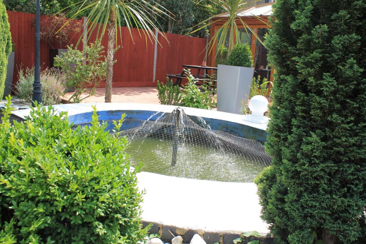 Skylark Guest House - Housity
