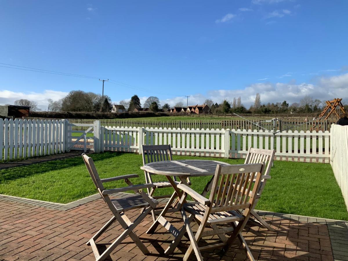 woodpecker cottage at frog trotters cottages - Housity