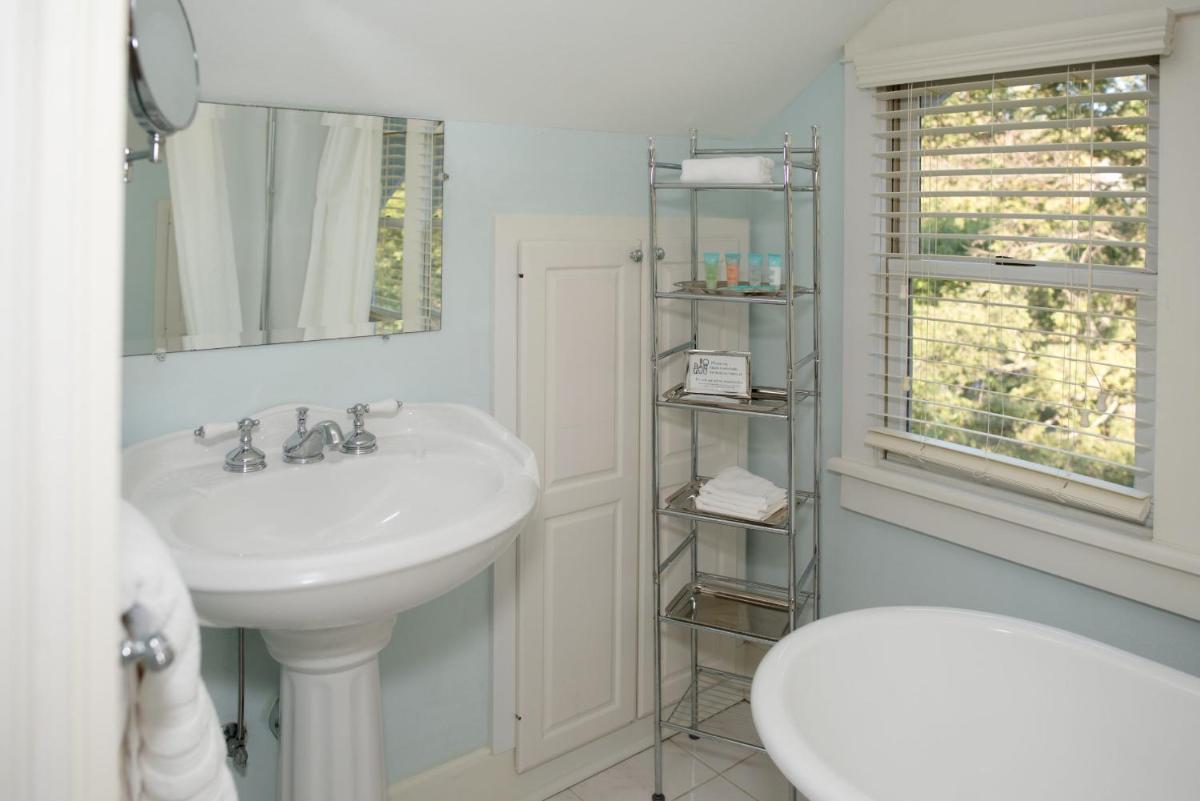 Dickson Street Bed & Breakfast - Housity