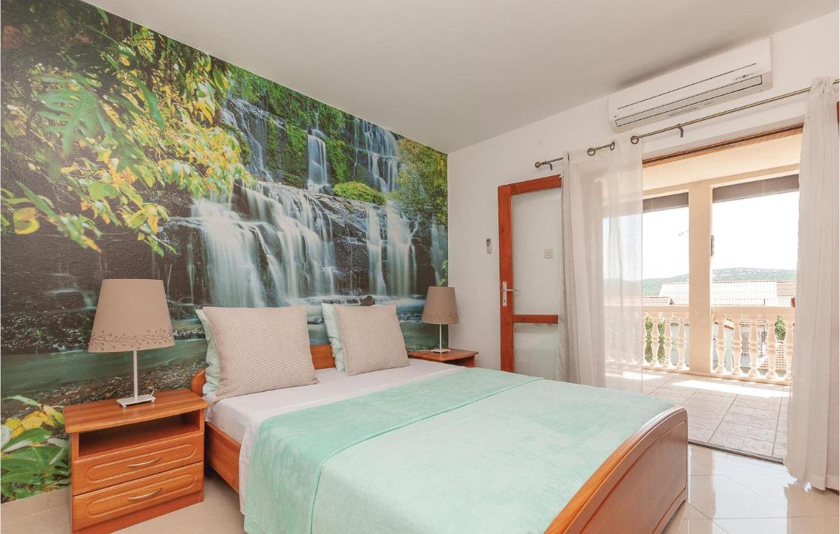 Two-Bedroom Apartment In Pirovac - Housity