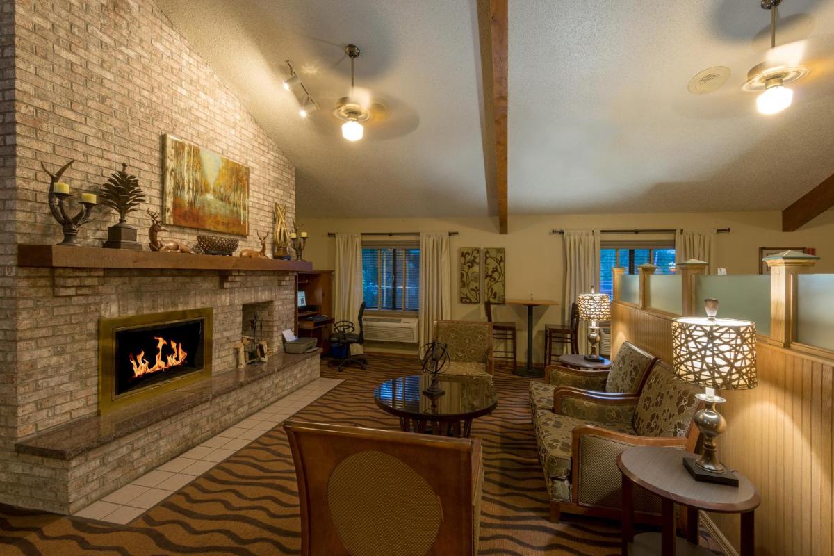 AmericInn by Wyndham Minocqua - Housity