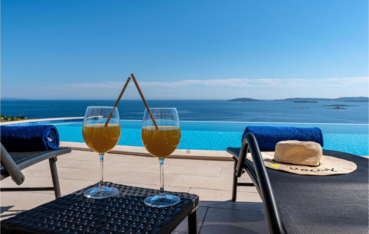 Two-Bedroom Holiday Home In Mokalo - Housity