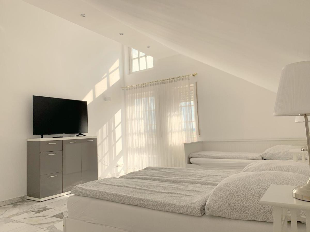 F10 APARTMENTS Roth - Housity