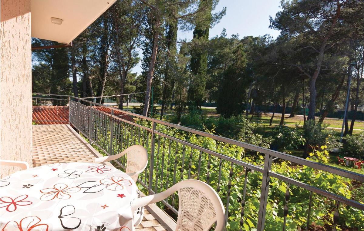Two-Bedroom Apartment In Fazana - Housity