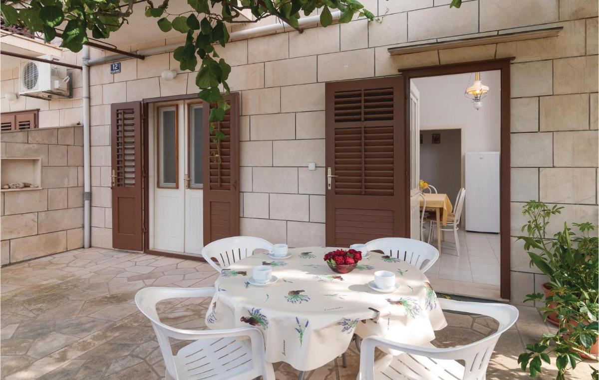 Two-Bedroom Apartment In Supetar - Housity