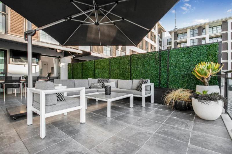 Auckland Viaduct's BIG Balcony Breathtaking Views! - Housity