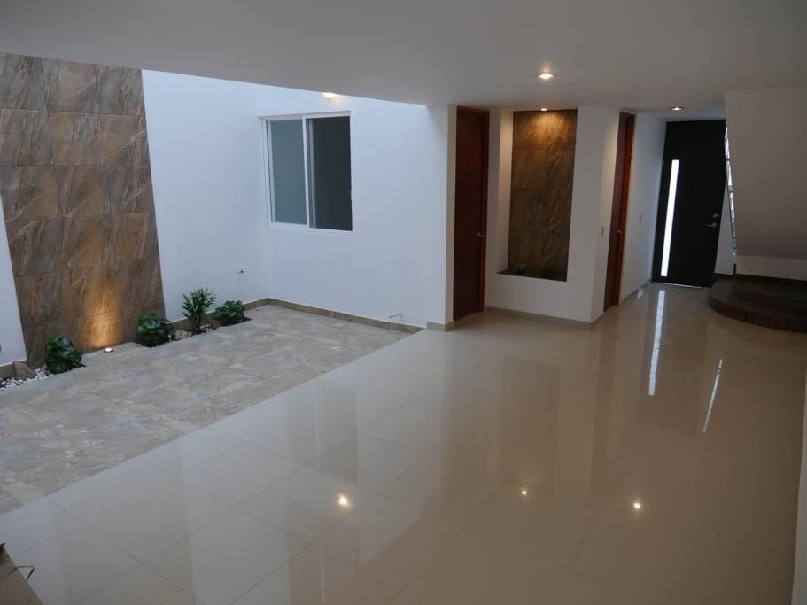 Bonita Casa y Casa Club con Alberca y Cancha - Housity