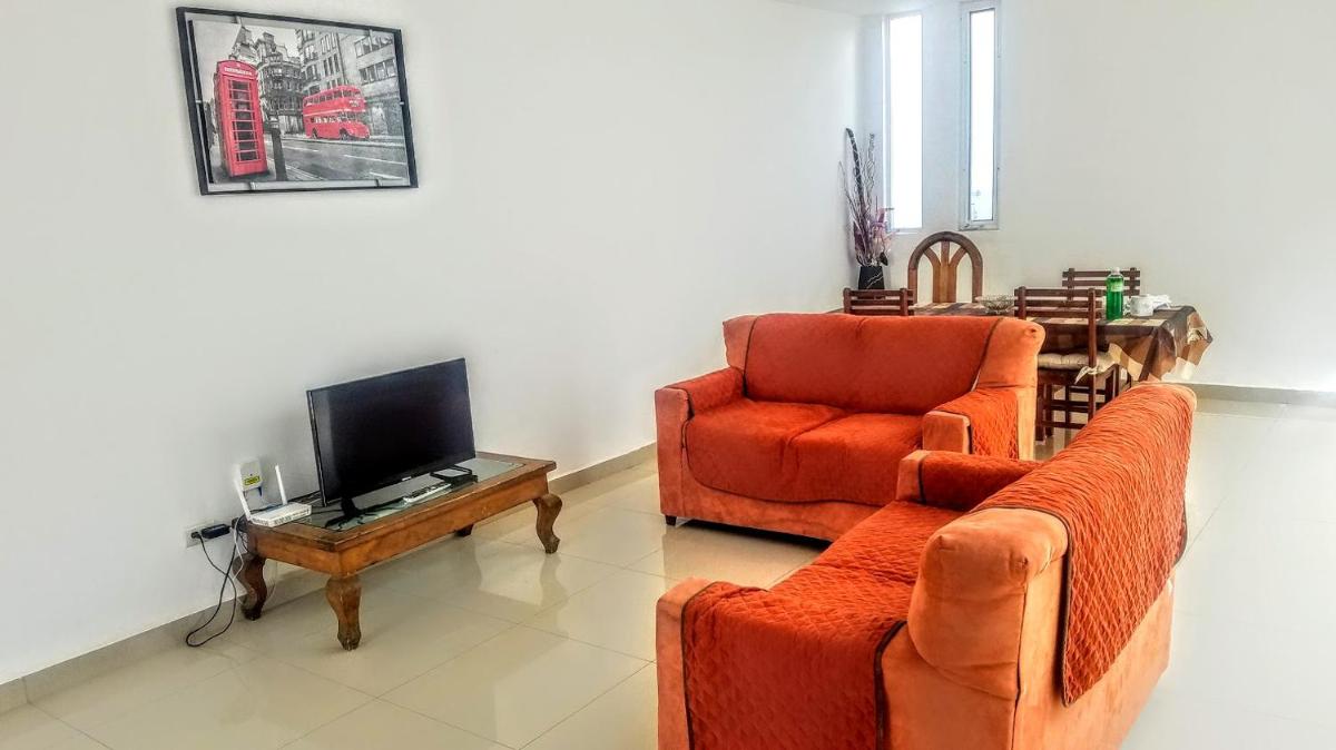 Bonita Casa y Casa Club con Alberca y Cancha - Housity