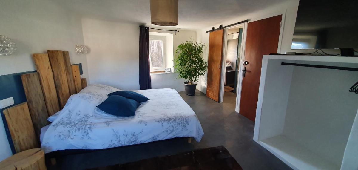 Duplex avec spa et terrasse en plein centre du village - Housity