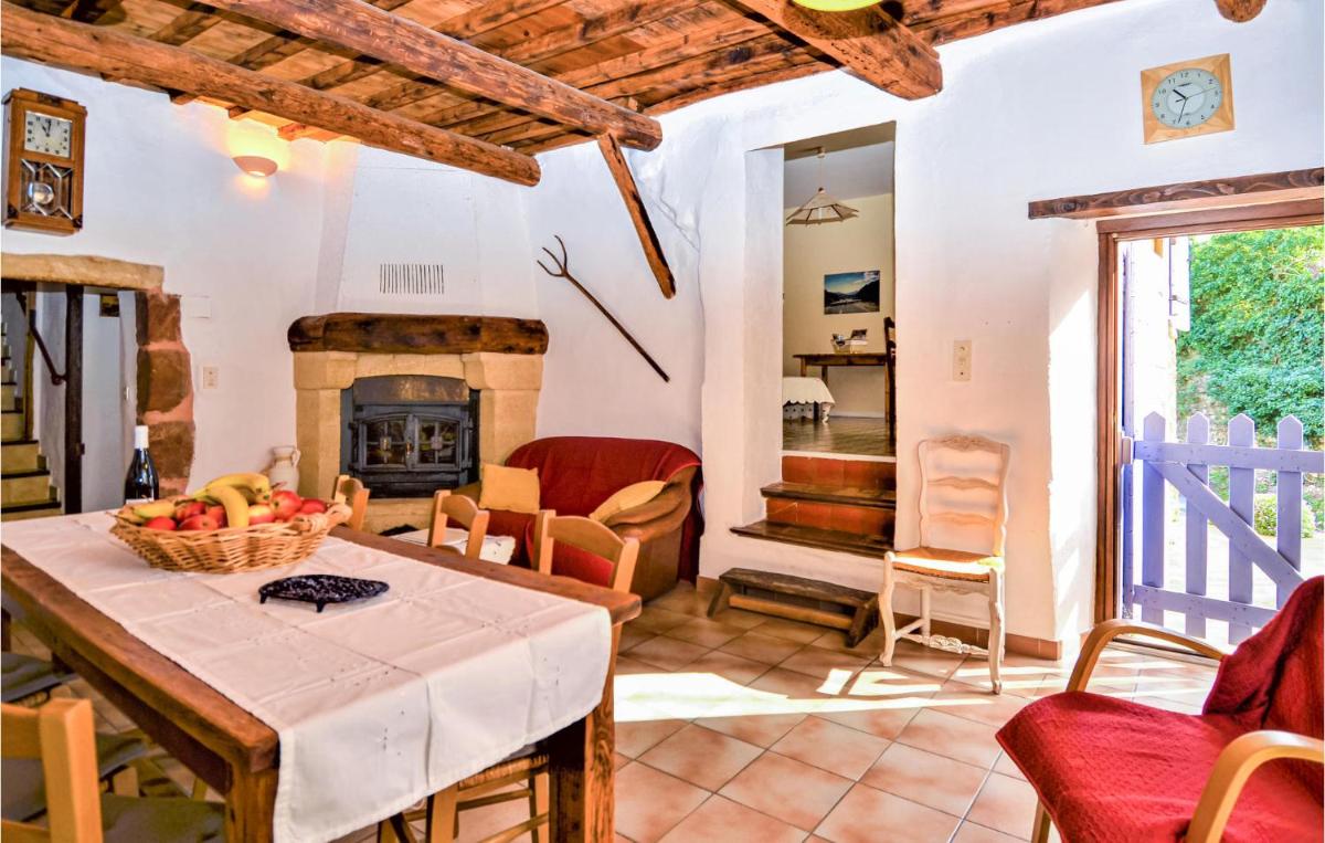 Nice Home In Saint Victor La Coste With Kitchen - Housity