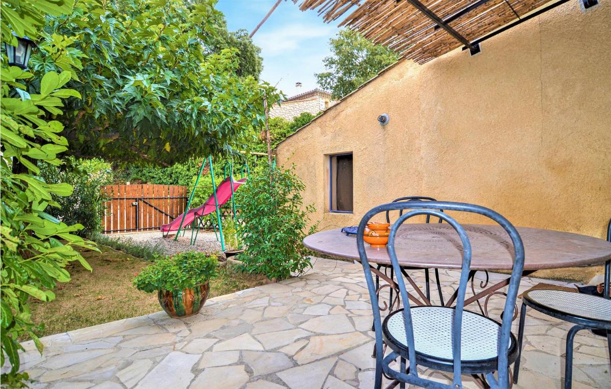 Nice Home In Saint Victor La Coste With Kitchen - Housity