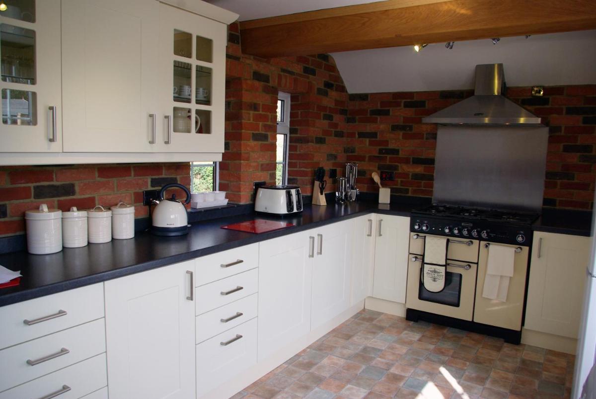 Leeds Castle Holiday Cottages - Housity