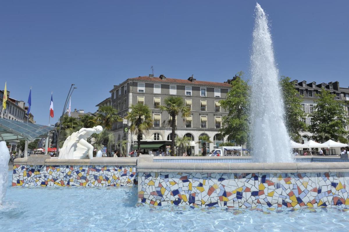 Hotel Le Bourbon Pau Centre - Housity