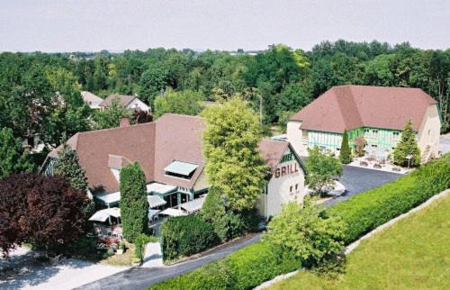 Logis Hôtel Le Pan De Bois - Housity