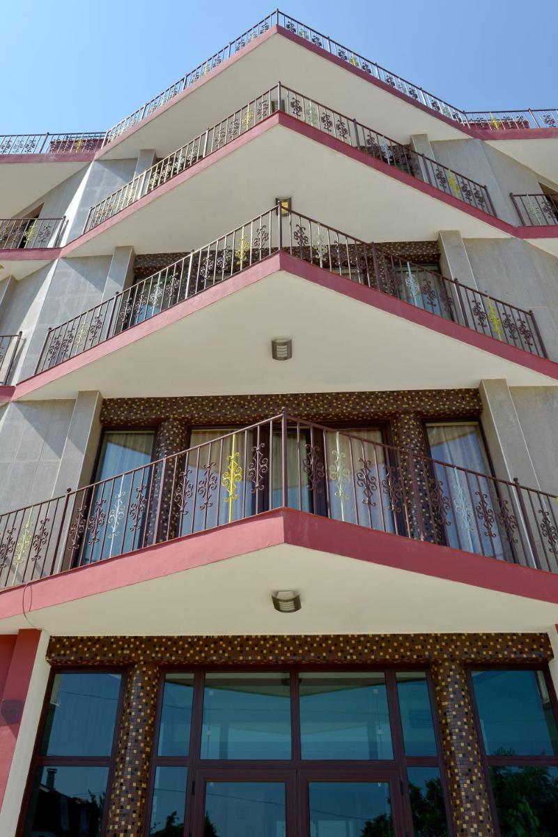 Ellinis Hotel - Housity