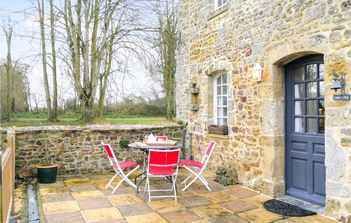 Nice Home In Auxais With Kitchenette - Housity