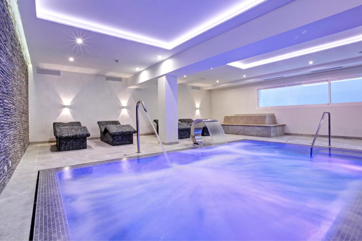 Piscina en o cerca de Grupotel Ibiza Beach Resort - Adults Only