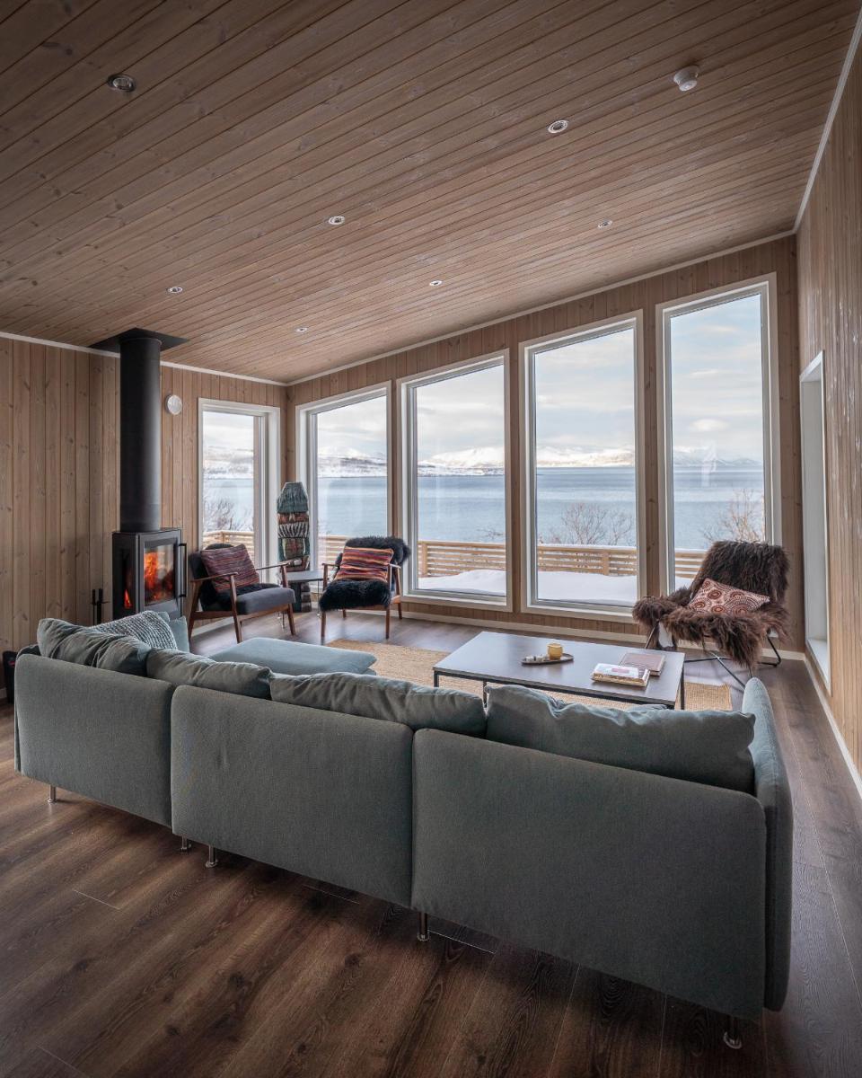 Lyngen Alps Panorama - Housity