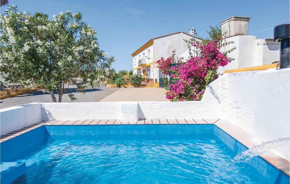 6 Bedroom Cozy Home In Huelva - Housity