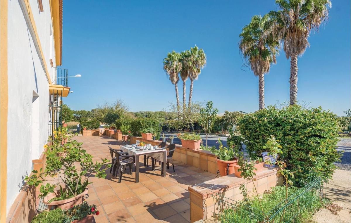 6 Bedroom Cozy Home In Huelva - Housity