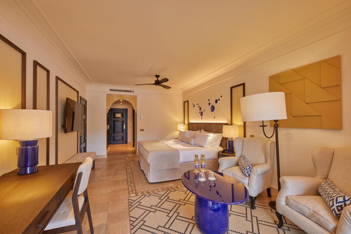 Zona de estar de Secrets Bahía Real Resort & Spa Adults only
