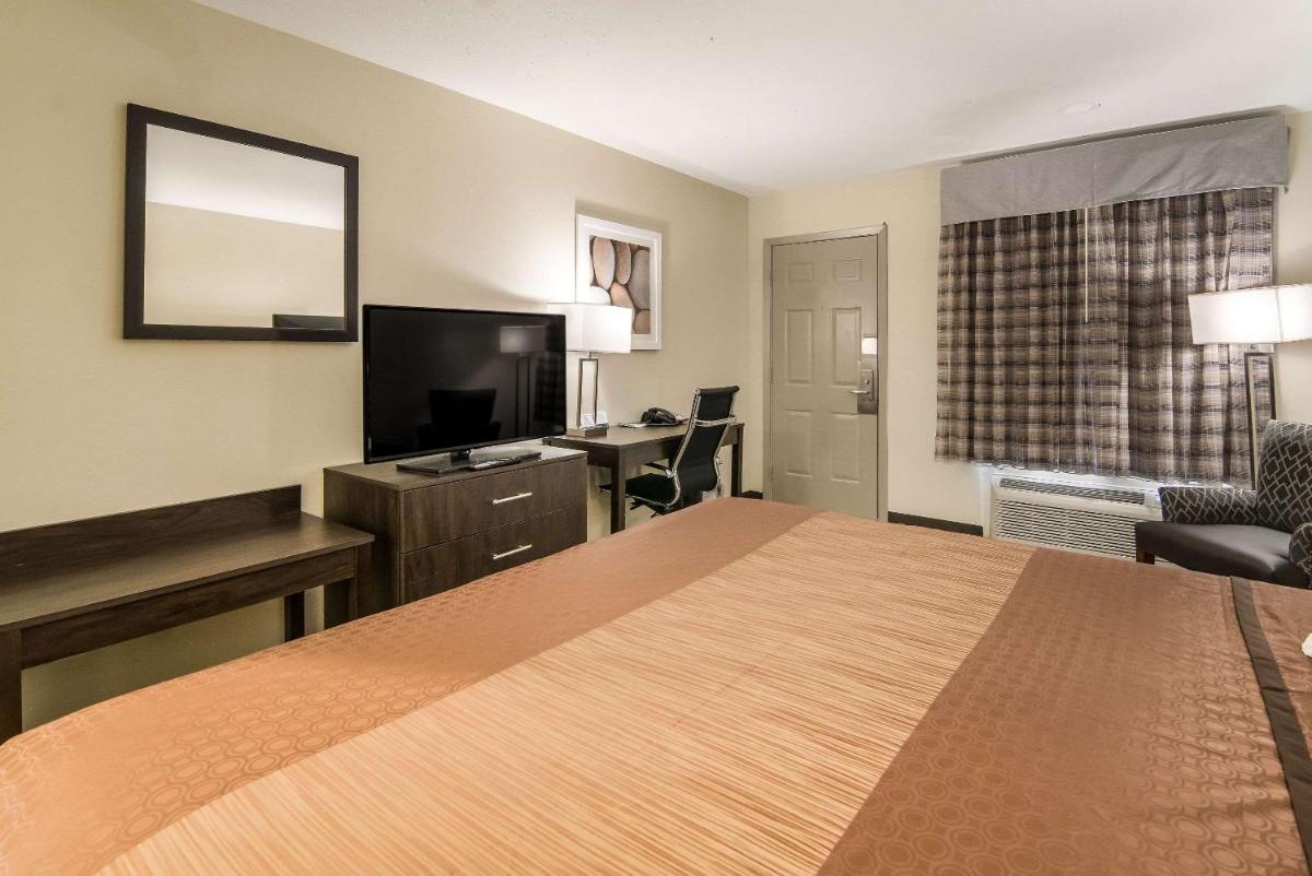 Quality Inn & Suites Dallas-Cityplace - Housity