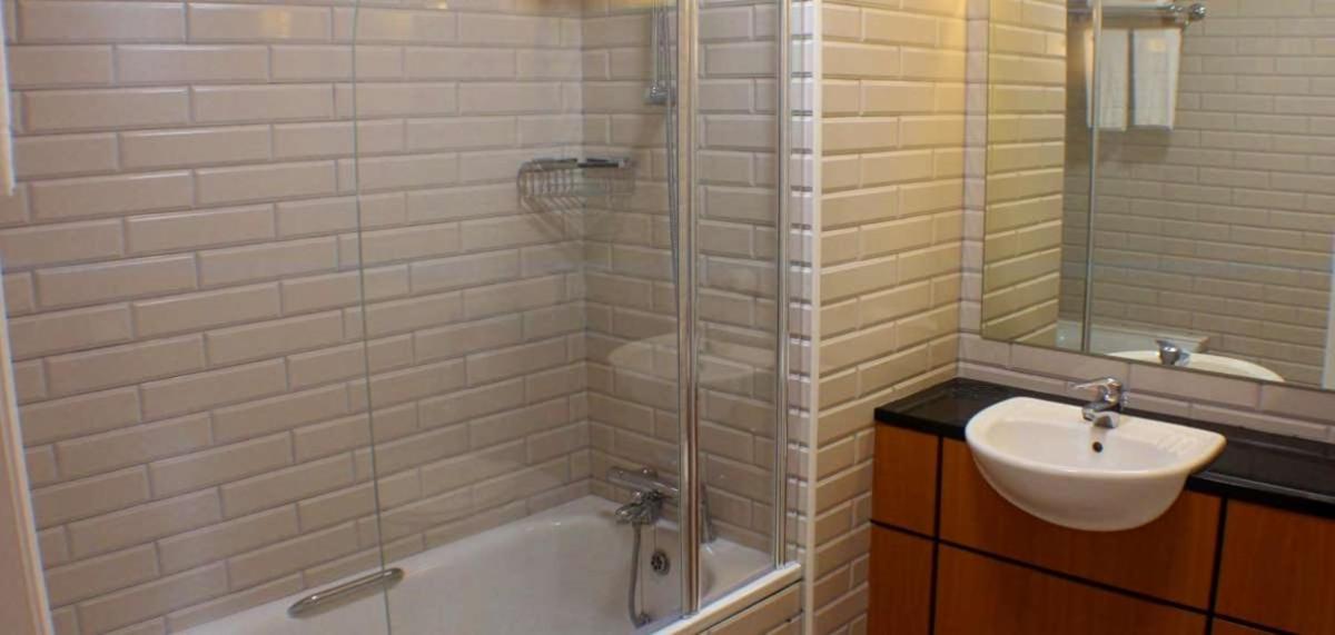 Downings Bay Hotel - Housity