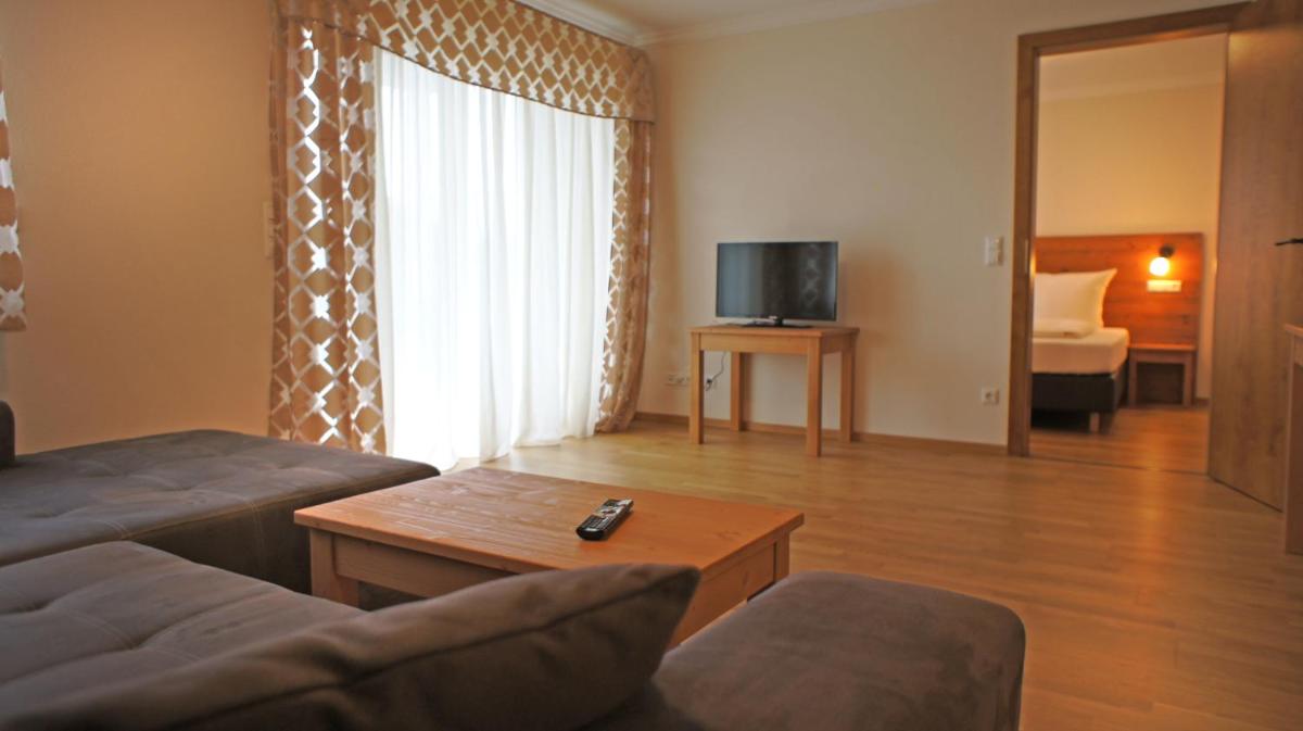 Hotel Heimfeld Restaurant Cafe - Housity