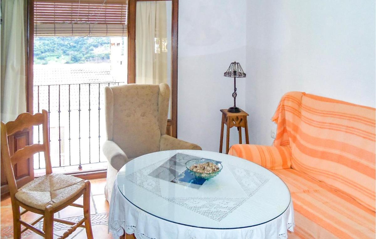 Nice apartment in Genalguacil with 3 Bedrooms, WiFi and Outdoor swimming pool - Housity