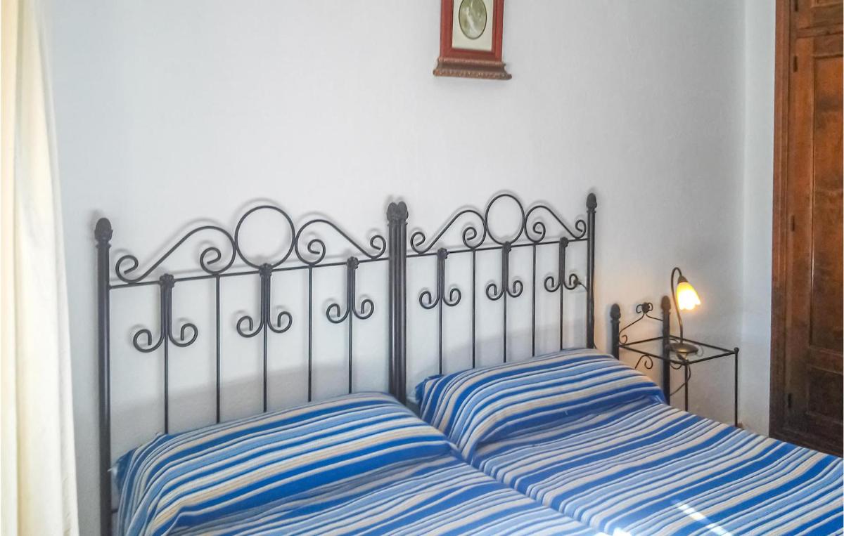 Nice apartment in Genalguacil with 3 Bedrooms, WiFi and Outdoor swimming pool - Housity