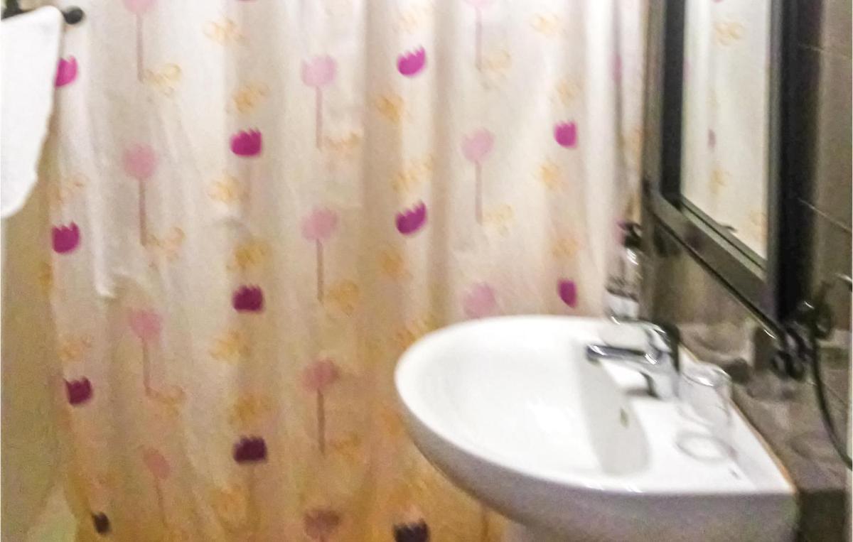 Nice apartment in Genalguacil with 3 Bedrooms, WiFi and Outdoor swimming pool - Housity