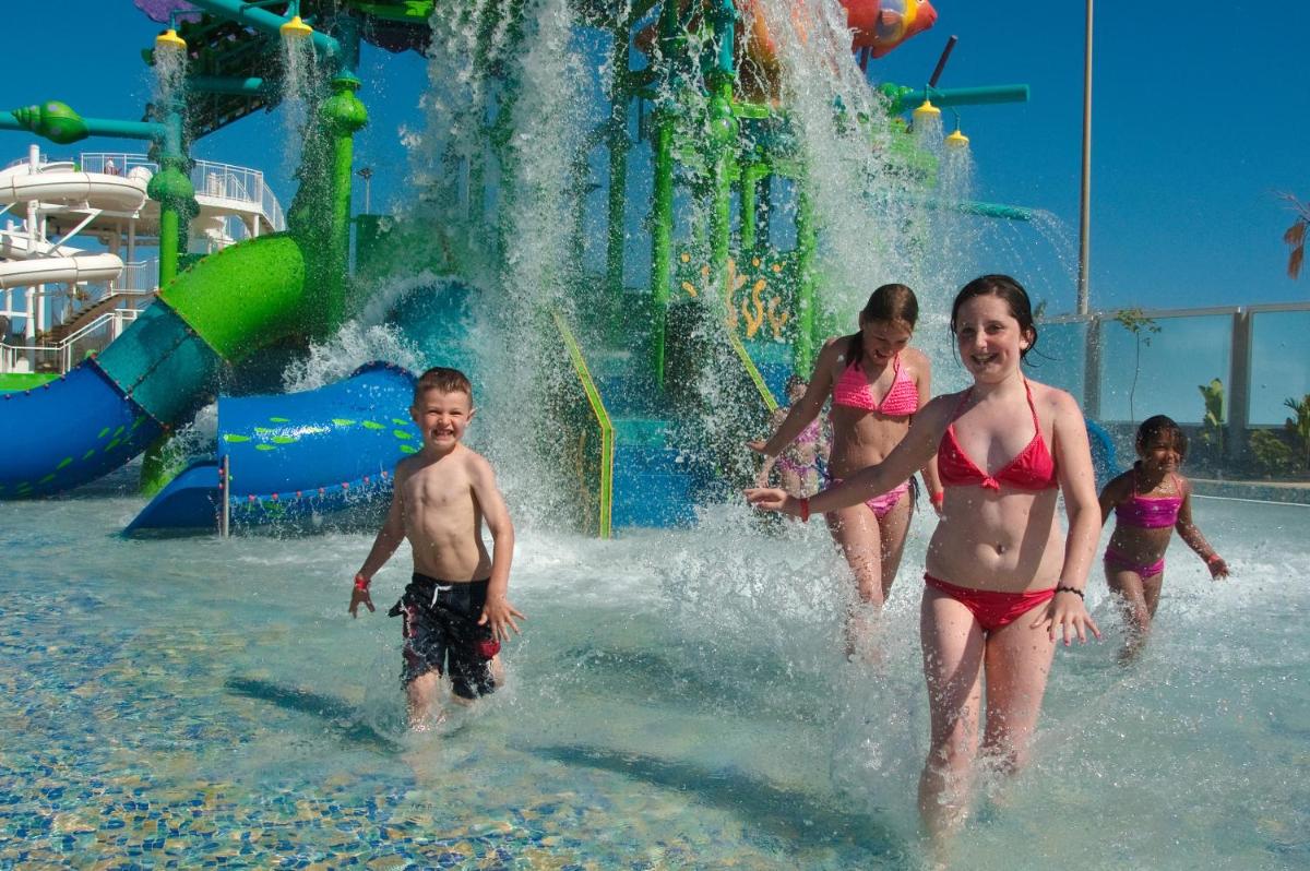 Clientes alojados en Relaxia Lanzasur Club - Aqualava Water Park
