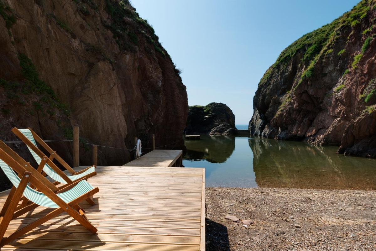 Burgh Island Hotel - Housity