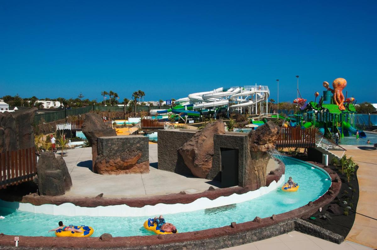Piscina en o cerca de Relaxia Lanzasur Club - Aqualava Water Park