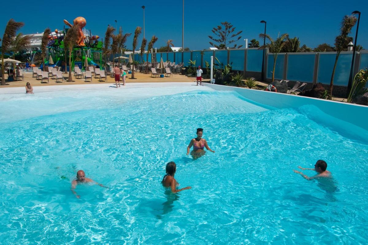 Piscina en o cerca de Relaxia Lanzasur Club - Aqualava Water Park