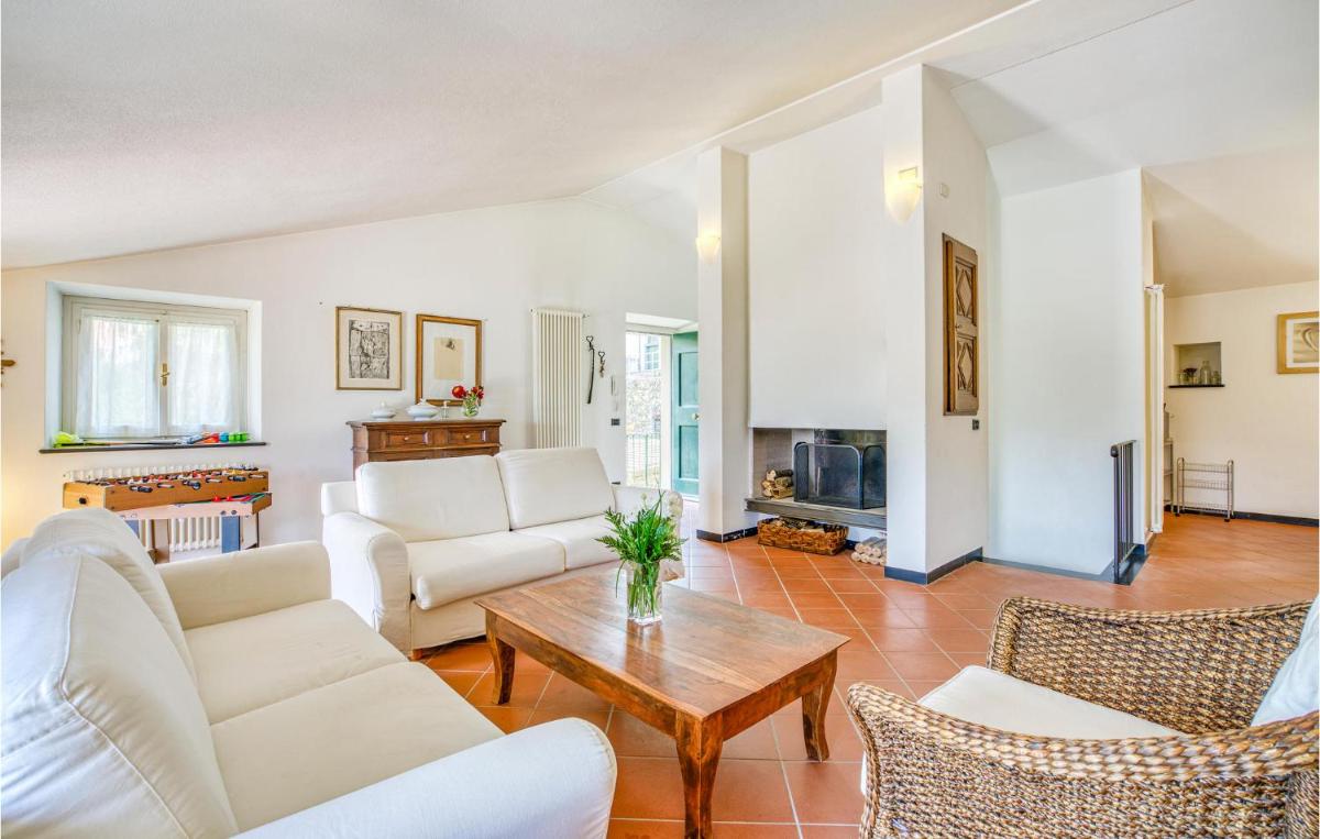 Awesome Home In Moneglia With Kitchen - Housity