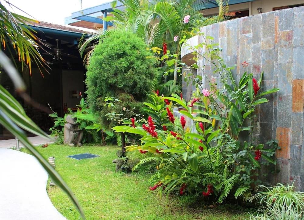 Hotel Ecological Inn - Housity