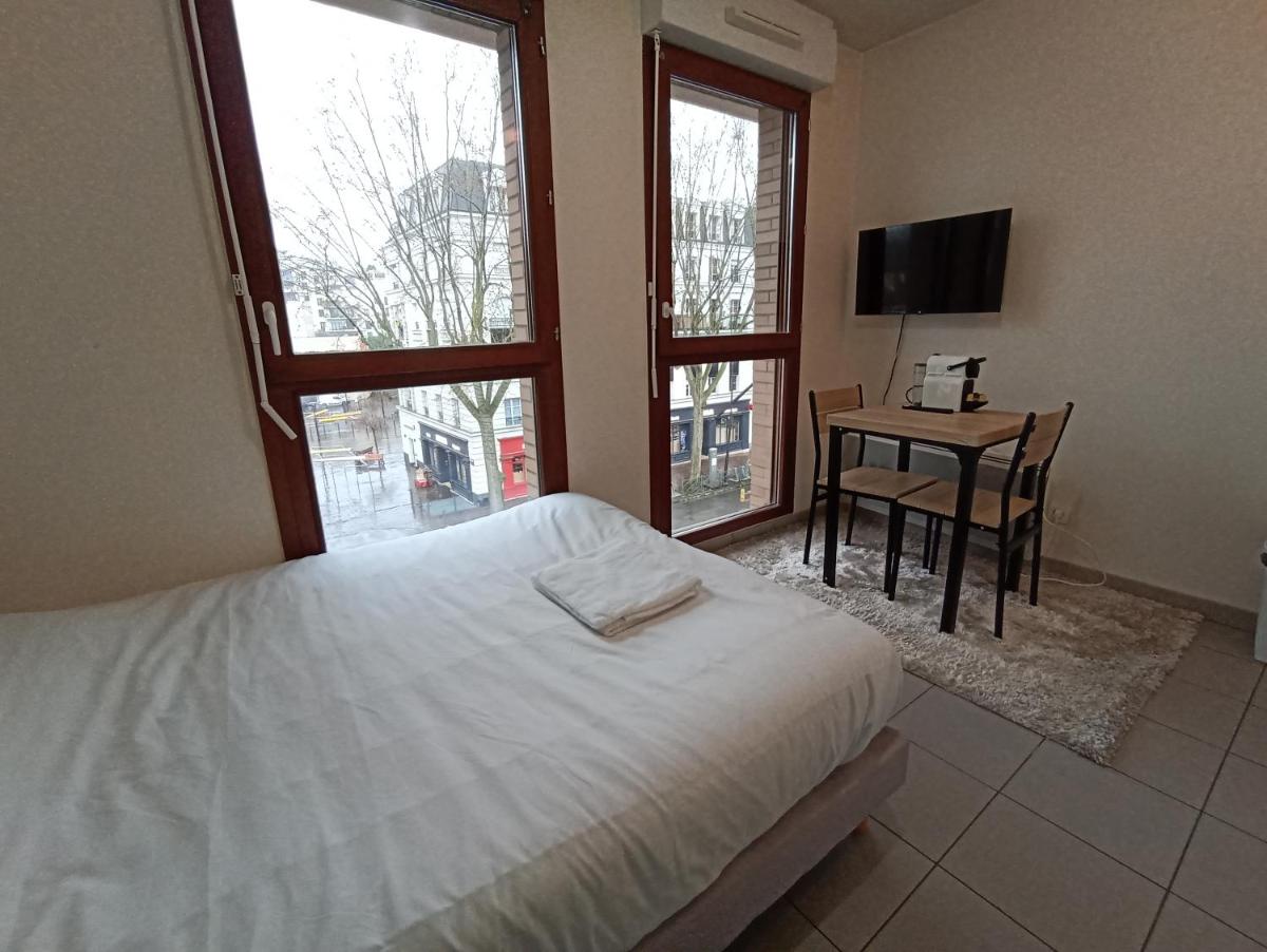 Joli studio récent, plein centre de Chaville - Housity