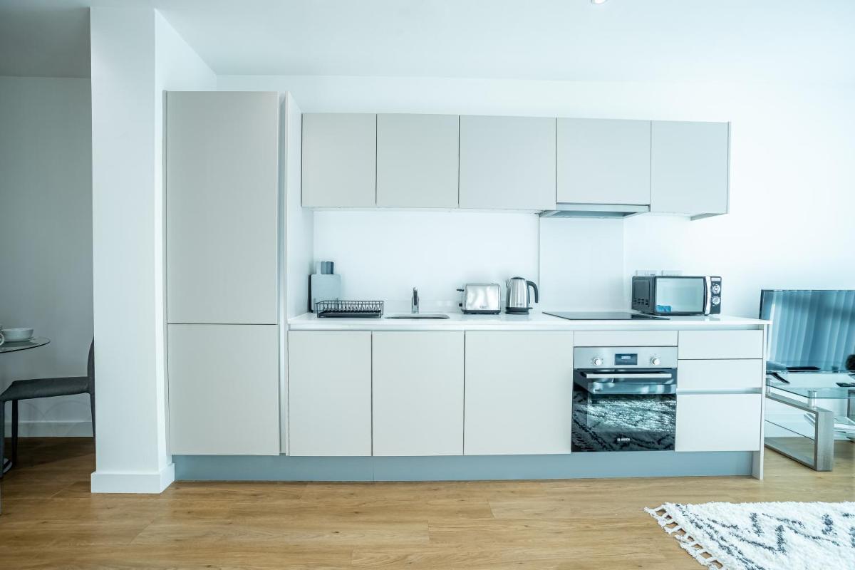Luxe Apartments Bracknell Near Ascot, Legoland, Windsor, Lexicon - Free Parking & Gym - Housity