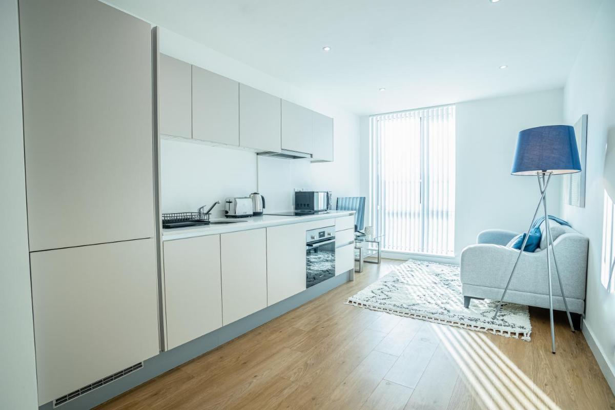 Luxe Apartments Bracknell Near Ascot, Legoland, Windsor, Lexicon - Free Parking & Gym - Housity
