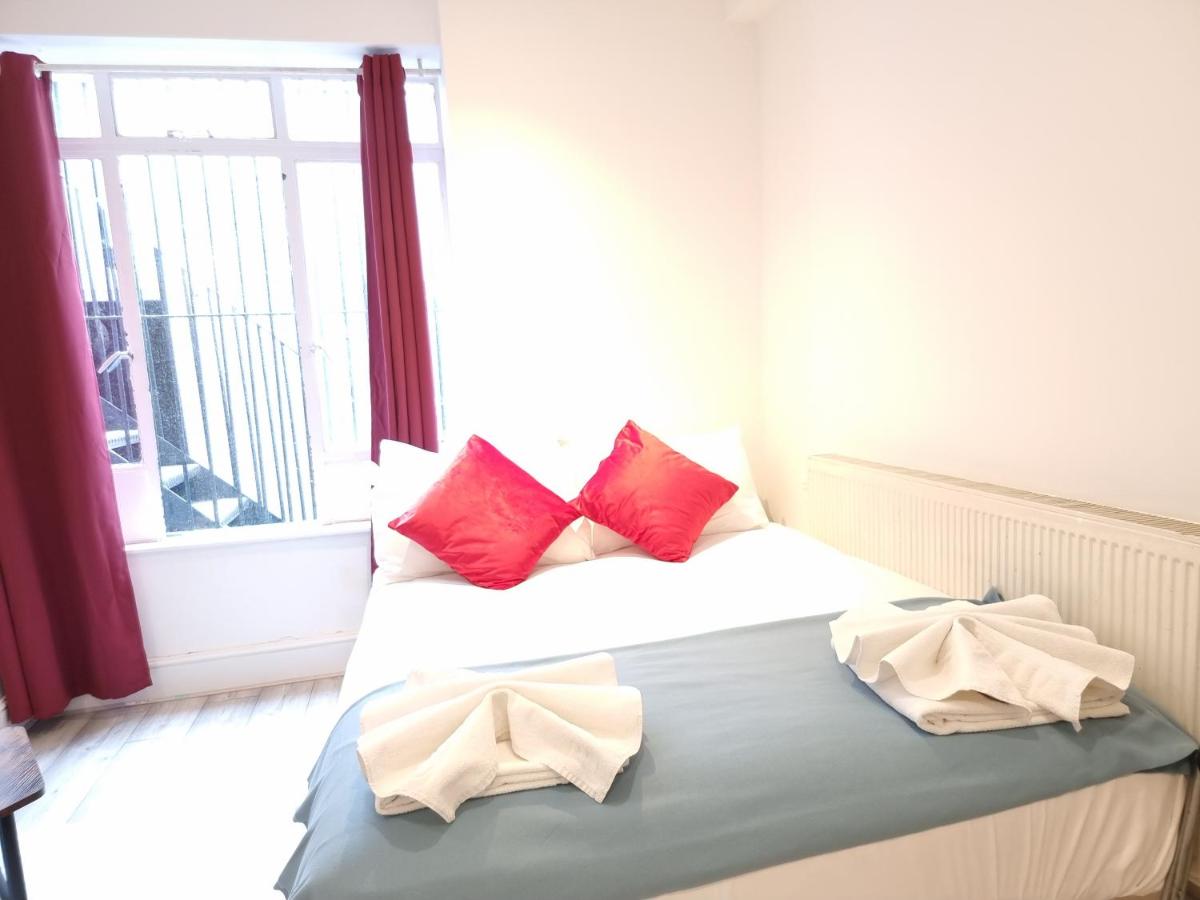 F23-Spacious Studio Fits 4 Near Paddington - Housity