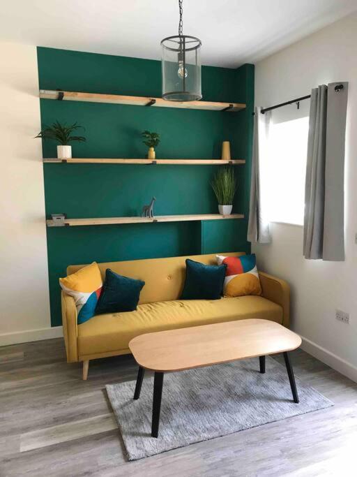 Goring Beach Studio - 2 min walk from seafront - Housity