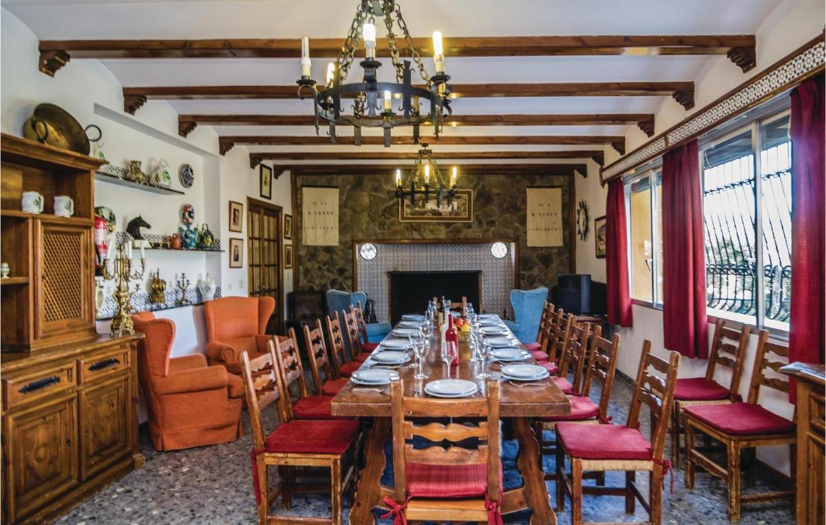Awesome Home In Rute With Kitchen - Housity