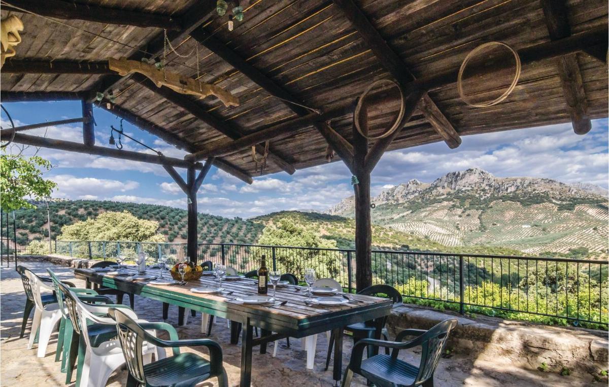 Awesome Home In Rute With Kitchen - Housity
