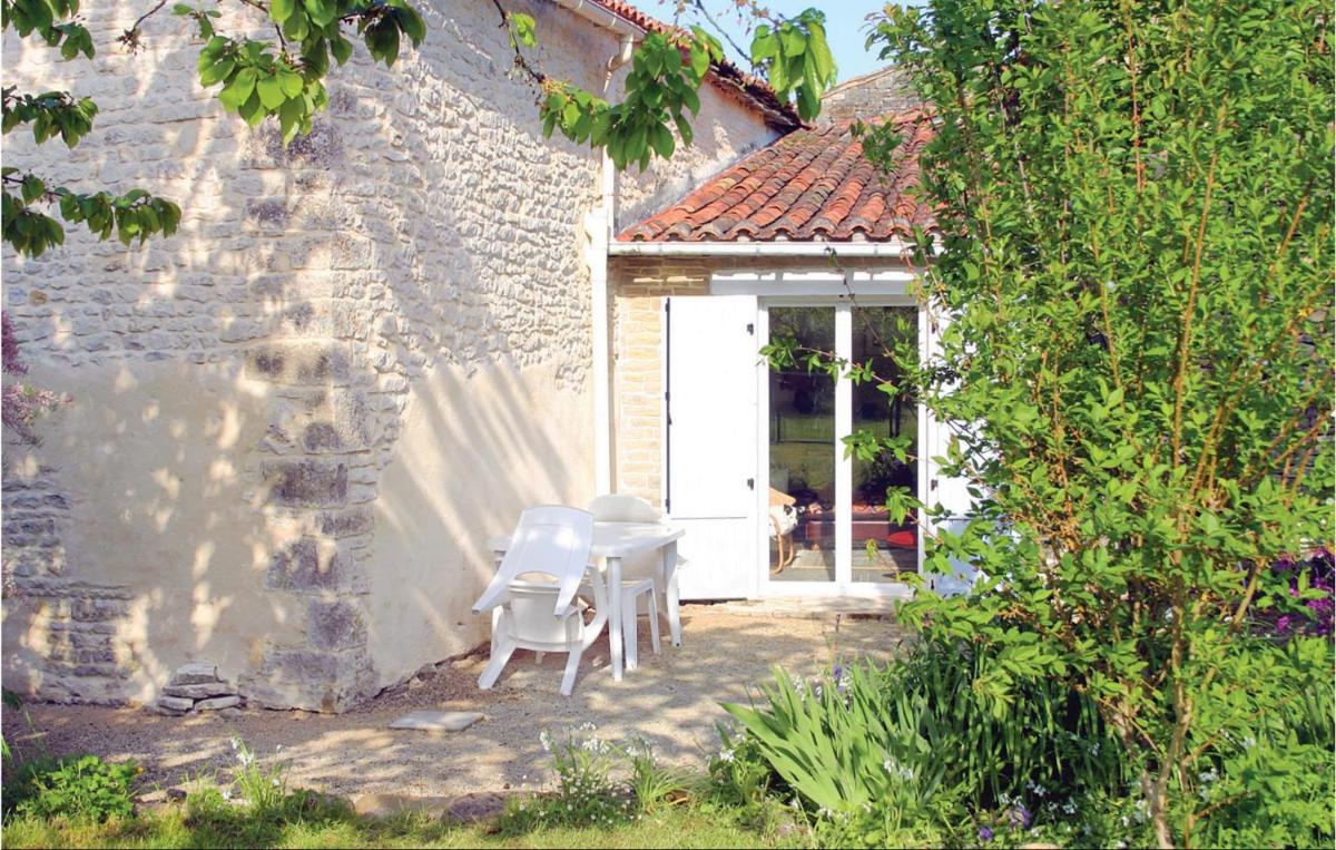 Awesome Home In Paizay Naudouin - Housity