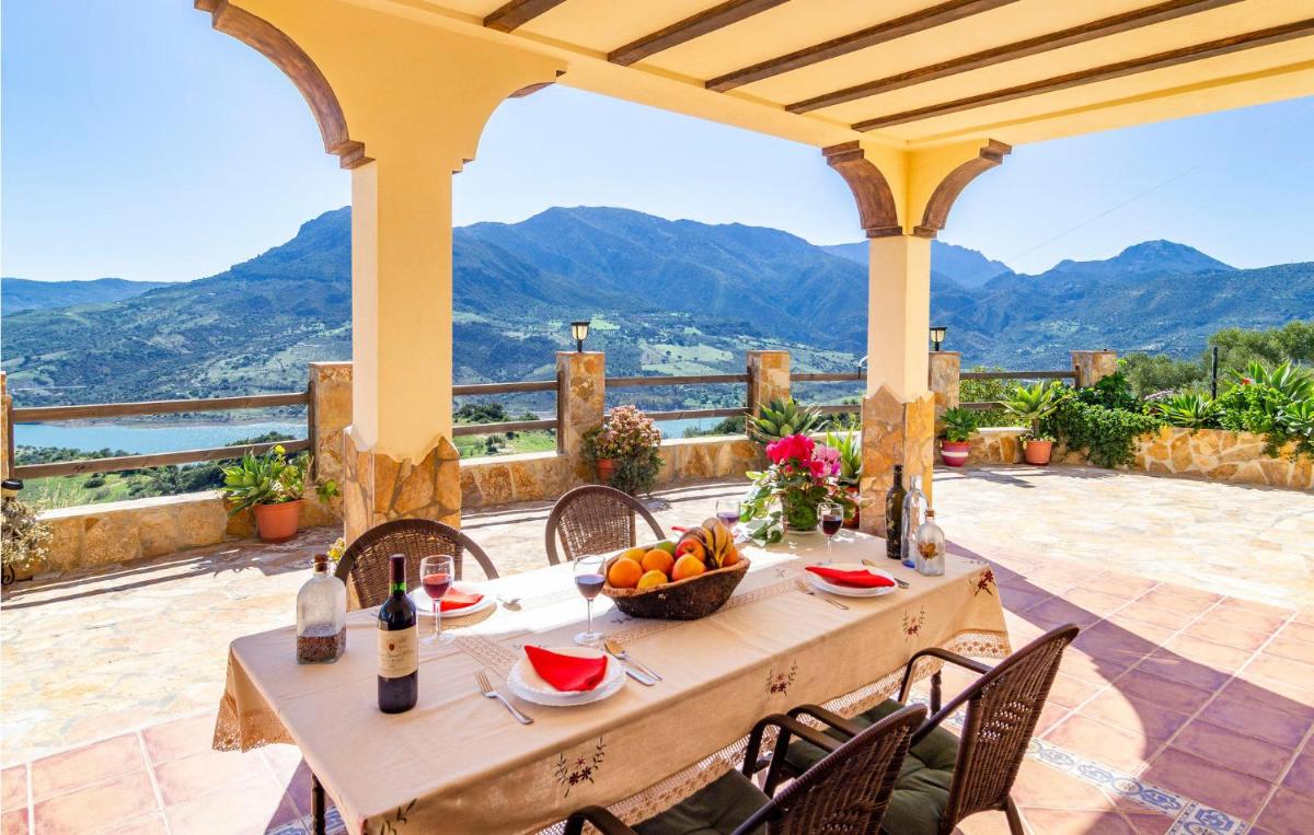 2 Bedroom Amazing Home In El Gastor - Housity