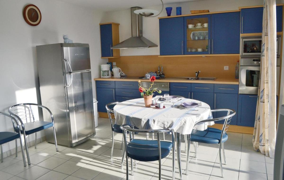 Stunning apartment in St, Nic with 1 Bedrooms - Housity