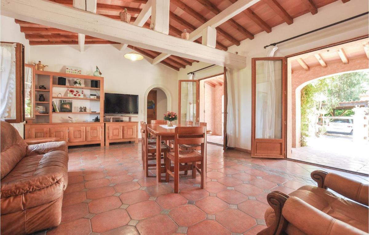 Stunning home in St, Paul en Foret with 3 Bedrooms, Private swimming pool and WiFi - Housity