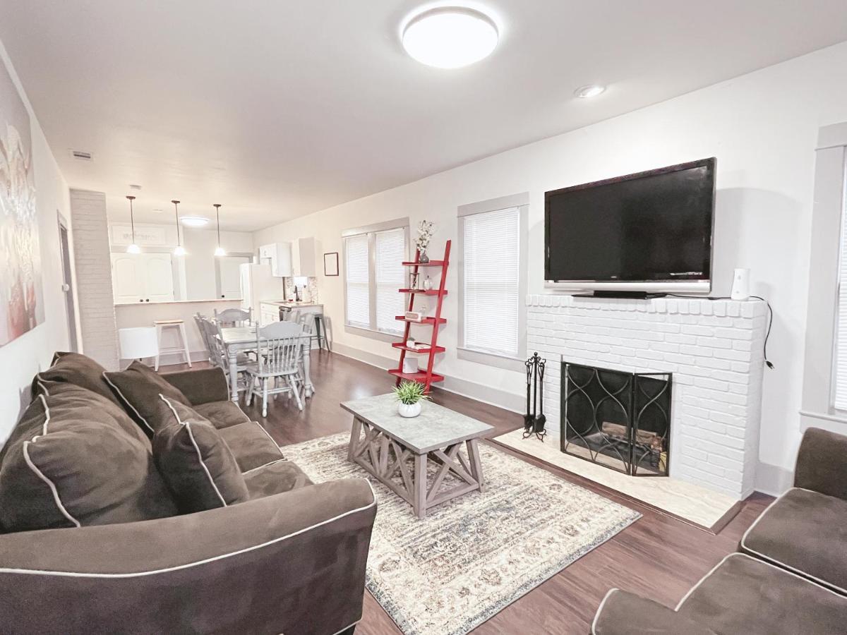 THE FARMHOUSE - FAMILY FRIENDLY DOWNTOWN COTTAGE - Housity